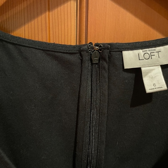 Ann Taylor Loft - Black Shift Dress - Excellent Condition - Size 6 - Picture 4 of 11